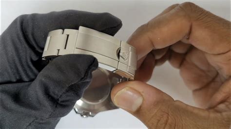 how to tighten a rolex watch|how to adjust Rolex bracelet.